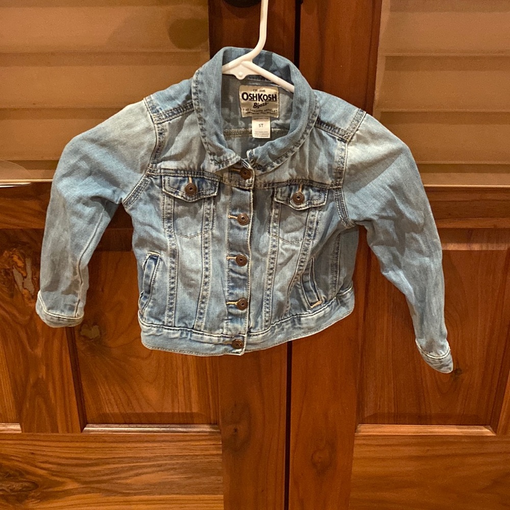 OshKosh B’Gosh kids Jean jacket size 5T.